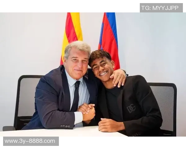 巴萨重返诺坎普纪念海报揭幕亚马尔弗里克库巴西齐聚一堂