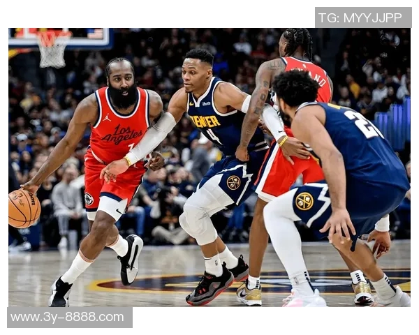 快船逆转19分再创佳绩小卡吸引防守三人展现团队实力